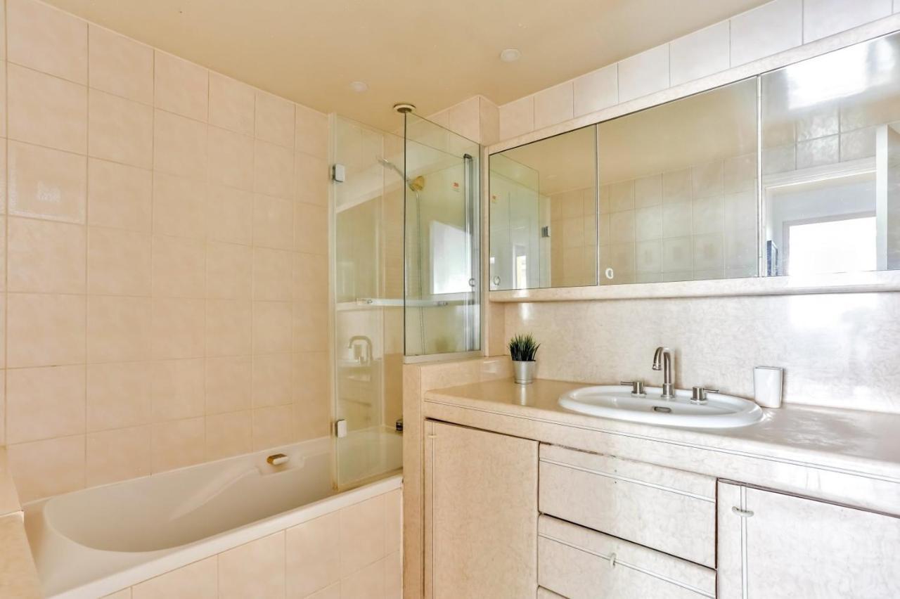 Appartement Quartier Arc De Triomphe Free Netflix Париж Екстериор снимка